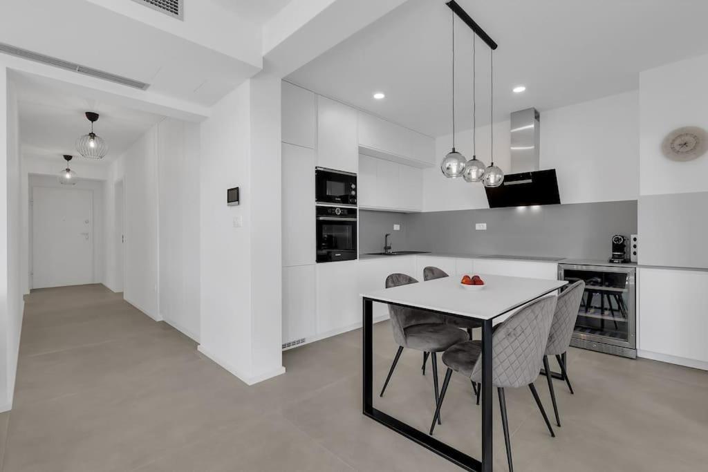 Apartman Delux With Private Pool - Makarska Exklusiv 투체피 외부 사진