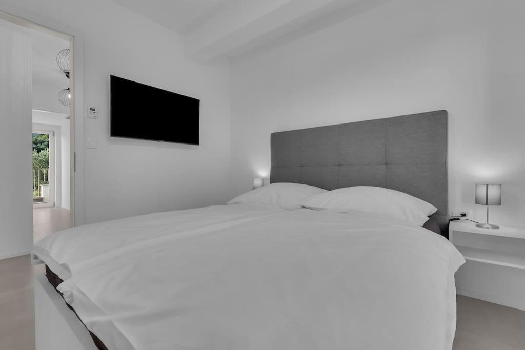 Apartman Delux With Private Pool - Makarska Exklusiv 투체피 외부 사진