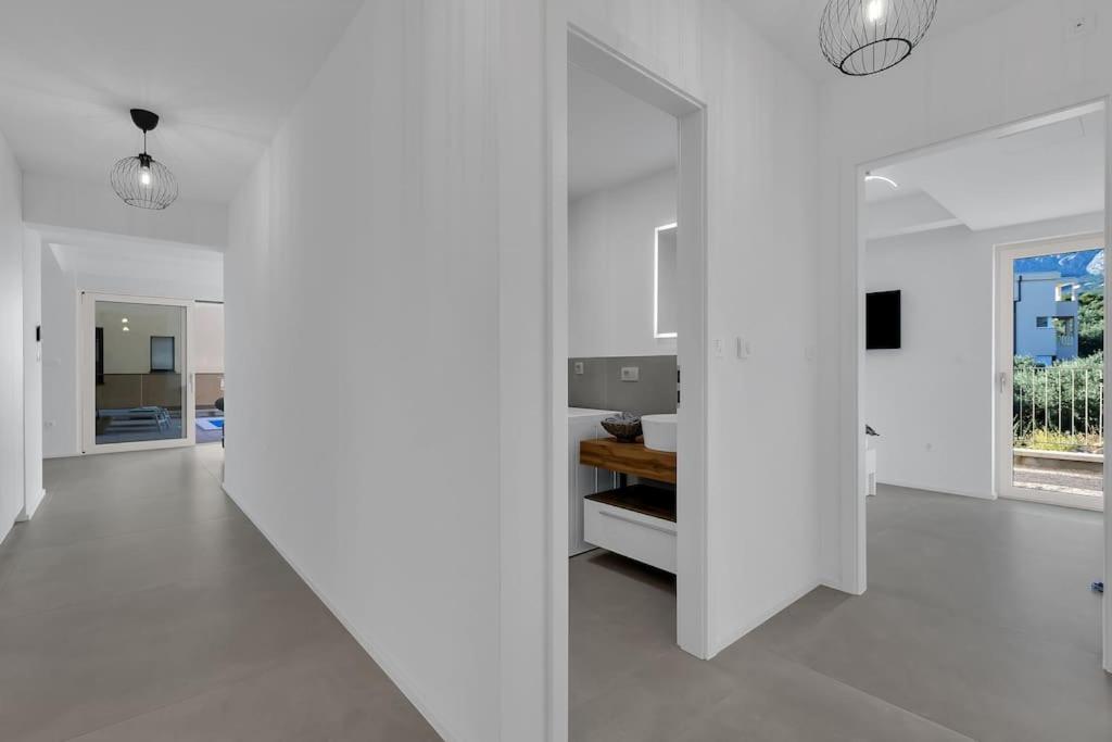 Apartman Delux With Private Pool - Makarska Exklusiv 투체피 외부 사진